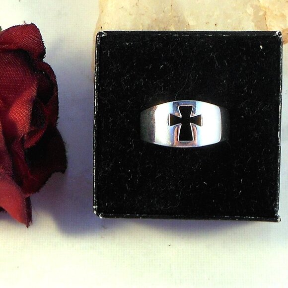 Sterling Silver Cross Ring Size 9  - Christian Cross Ring - Unisex Ring - Picture 1 of 8